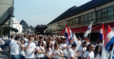 Mladeži HDZ BiH i RH na hodočašću u Jajcu, pristiglo više od 1 000 mladih