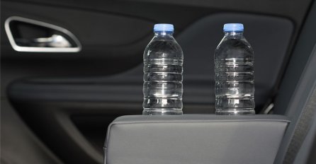 Zašto ne treba piti vodu iz plastične boce koja je bila u autu?