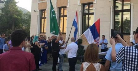 I OVO JE BOSNA I HERCEGOVINA: Zastave sve tri nacije i veseli svatovi