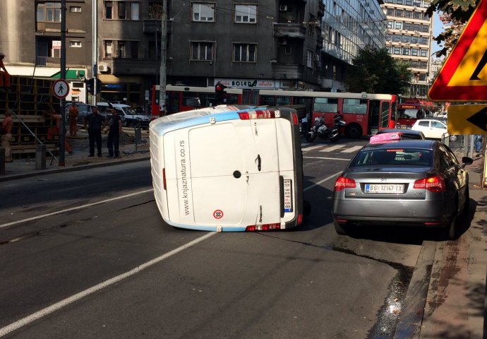 POTPUNI KOLAPS U BEOGRADU: Dva lančana sudara, ima povrijeđenih!