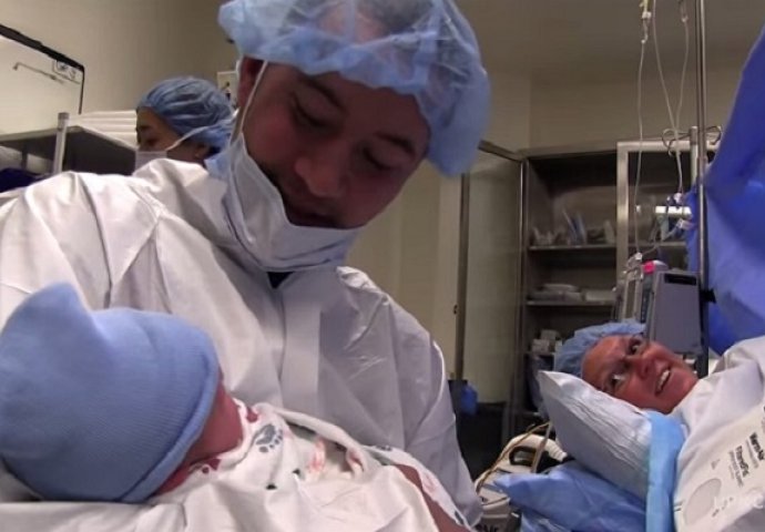 Snimak koji je obišao svijet: Ovaj doktor poslije svakog porođaja uradi nešto potpuno neočekivano i prelijepo! (VIDEO)