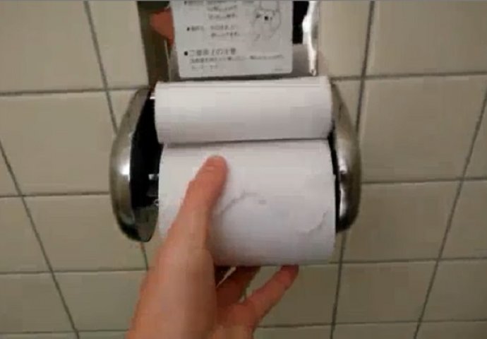 Japanci su neviđeni genijalci: Pogledajte kako izgleda držač za toalet papir u japanskom javnom WC-u! (VIDEO)