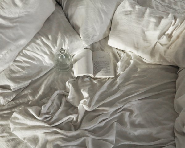june-2014-white-bed-sheets-oracle-fox