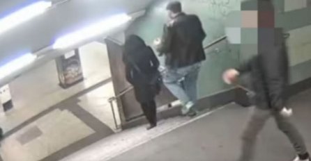 Brutalan napad: Ničim izazvan s leđa gurnuo djevojku nogom niz stepenice (VIDEO)