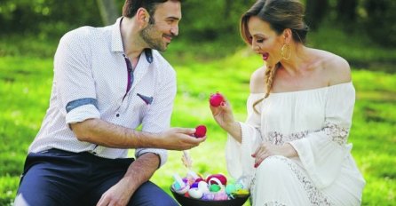 UŽIVAJU U LJUBAVI: Ivan Bosiljčić i Jelena Tomašević se opustili na plaži, snimljeni dok razmjenjuju nježnosti! (FOTO)