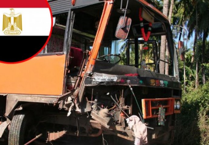 STRAVIČAN SUDAR AUTOBUSA I KAMIONA: Vozilo sletjelo s mosta, poginulo 14 ljudi, povrijeđeno 42