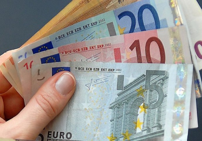 Euro dosegao najveću vrijednost u posljednjih 18 mjeseci u odnosu na dolar