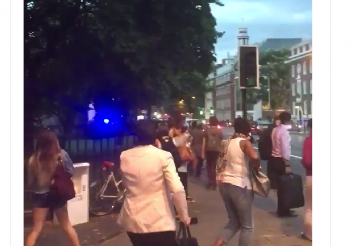 Evakuirana stanica podzemne zbog sumnjive naprave, preplašeni putnici su bježali (FOTO, VIDEO)