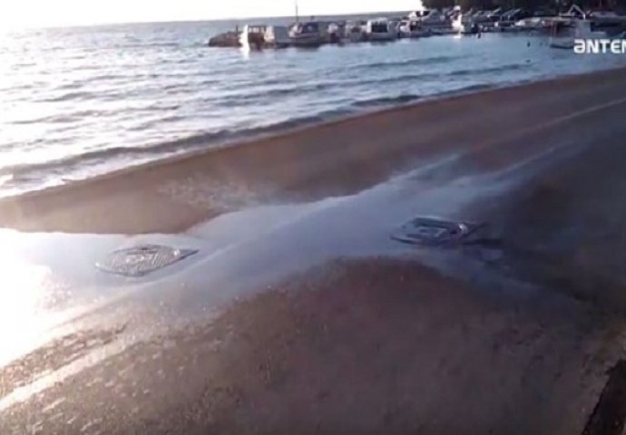 'Mirisi' na elitnoj plaži na Jadranu tjeraju na povraćanje: Fekalije izbijaju iz šahtova i slijevaju se među kupače