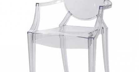 KAKVA GREŠKA: Preko Amazona naručila plastičnu prozirnu stolicu, a dobila OVO!