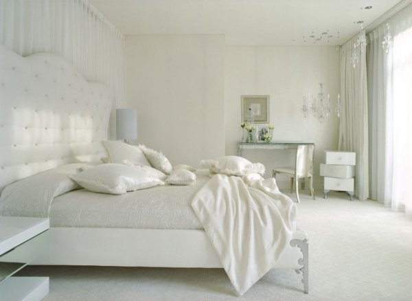 astounishing-white-bedroom