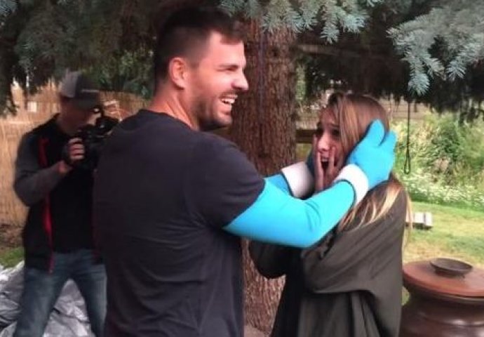 PRELETIO JE POLA SVIJETA ZBOG LJUBAVI: Ovaj momak je iznenadio svoju djevojku za rođendan, a njena reakcija je NEVJEROVATNA! (VIDEO)