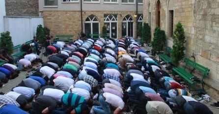 Beograd: Veliki broj vjernika klanjao bajram-namaz