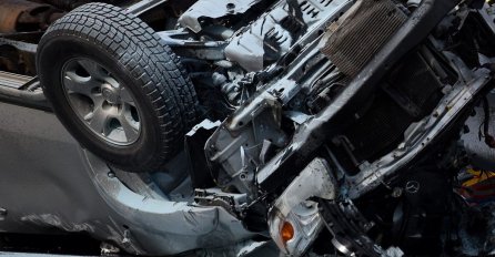 TEŠKA SAOBRAĆAJNA NESREĆA: Poginuo vozač automobila bh. registarskih oznaka