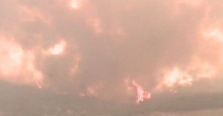 ALARMANTNO U HRVATSKOJ: Požar na Biokovu i dalje se širi, gase ga i kanaderi