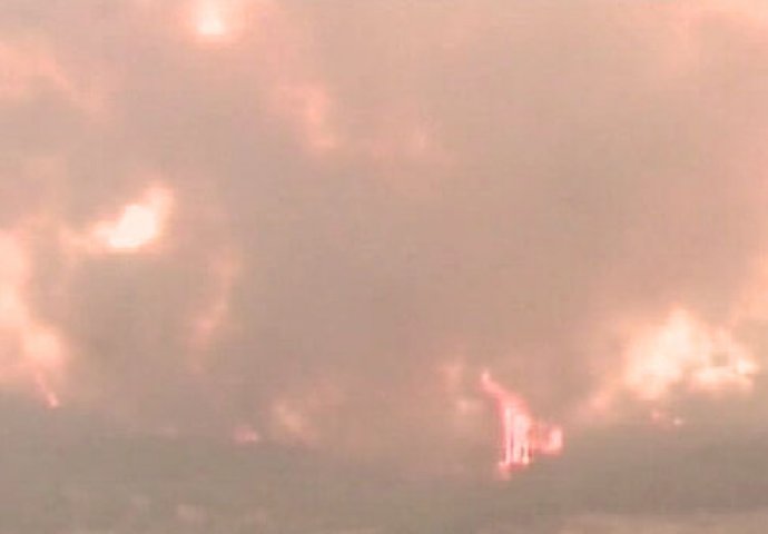 ALARMANTNO U HRVATSKOJ: Požar na Biokovu i dalje se širi, gase ga i kanaderi