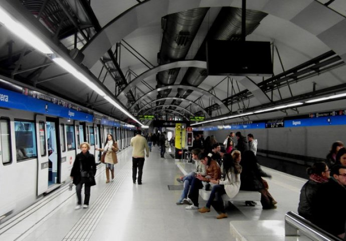 Zbog sumnjive tečnosti evakuisana metro stanica u Barceloni