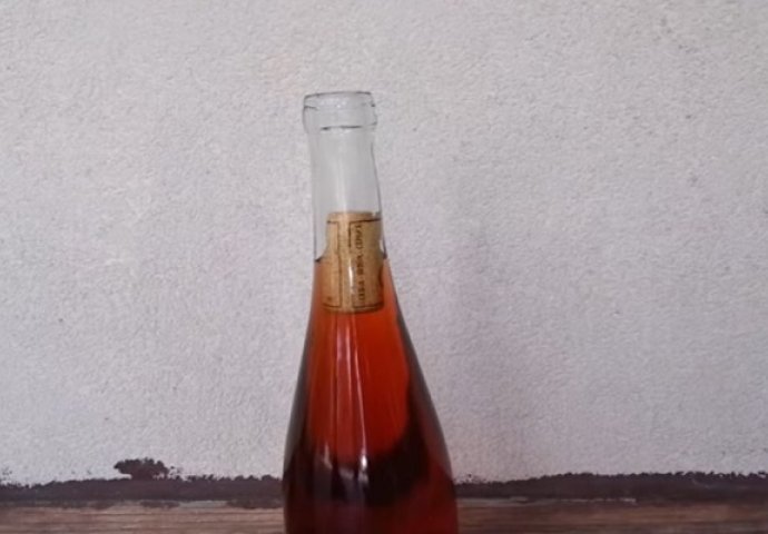 Trik: Pogledajte kako izvući pluteni čep iz boce vina u 10 sekundi! (VIDEO)