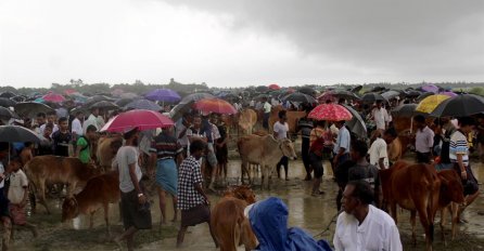 Težak položaj Rohingya muslimana: Žice oko sela, bez vode...