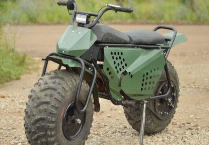 Super 'pila': Rusi izradili motocikl za sve terene s pogonom na oba točka (VIDEO)
