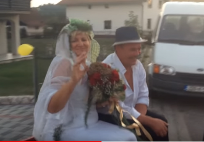 KUMOVI IM PRIPREMILI IZNENAĐENJE KOJE NIKAD NEĆE ZABORAVITI: Neobična proslava 30 godina braka (VIDEO)