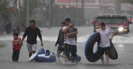 Guverner Teksasa: Uragan Harvey je napravio štete oko 150 i 180 milijardi dolara. 
