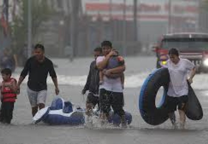 Guverner Teksasa: Uragan Harvey je napravio štete oko 150 i 180 milijardi dolara. 