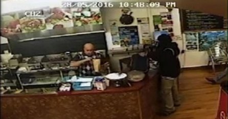 Hit na internetu: Vlasnik restorana ignorisao pljačkaša (VIDEO)
