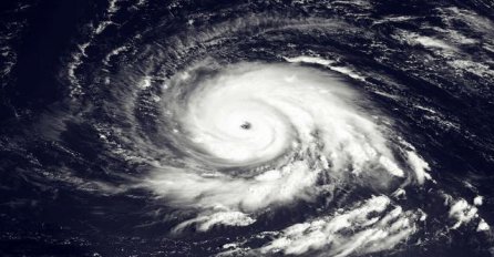 NAREDNIH NEKOLIKO SATI JE PITANJE ŽIVOTA ILI SMRTI: Stiže smrtonosni uragan, počela je evakuacija