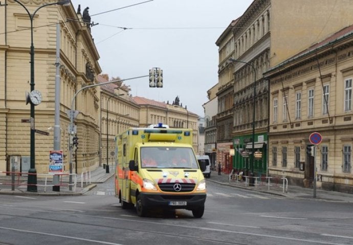 HOROR: Djevojci na maturalnoj ekskurziji pukla žila u mozgu!