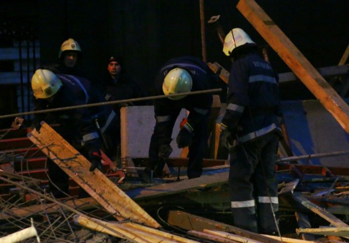 DRAMA NA GRADILIŠTU: Tri radnika teško povrijeđena nakon obrušavanja skele