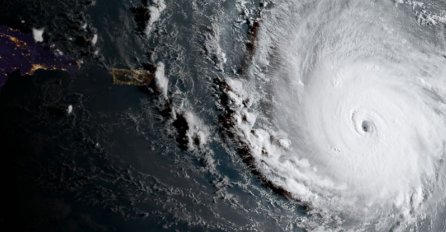 UŽASNE SCENE: Uragan Irma razara sve pred sobom
