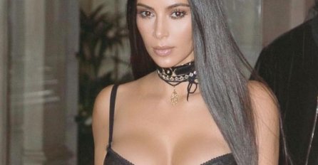 Kim Kardashian se slikala GOLA NA STABLU, fanovi joj poručili - 'GLUMIŠ TARZANA?' (FOTO)