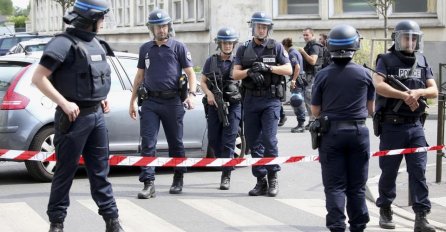 Protuteroristička policija uhapsila dvije osobe nakon pretresa u blizini Pariza