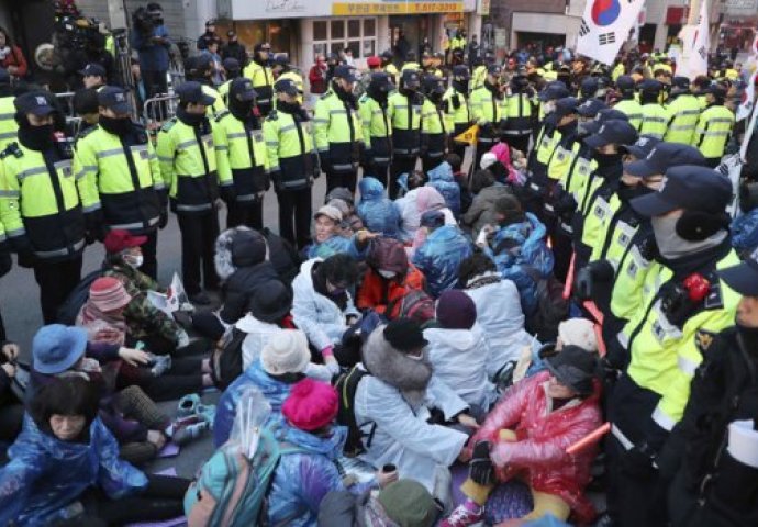 HAOS U JUŽNOJ KOREJI: Demonstranti na ulicama, neće američke lansere raketa, IMA POVRIJEĐENIH!(VIDEO)