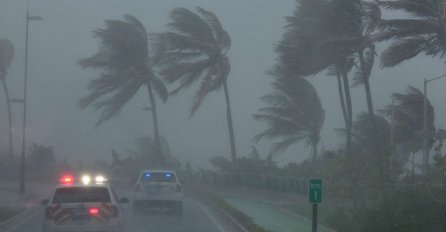 OVO JE APOKALIPSA: Uragan ubio sedmero, sve je razoreno, vjetar i do 360 km na sat! (VIDEO)