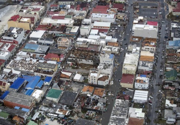 SNIMCI UŽASA: Prizori iz zraka razorenog karipskog ostrva nakon uragana Irma (VIDEO)