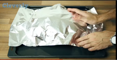 GENIJALNA IDEJA: Umotao hljeb u aluminijsku foliju, a kada vidite rezultat i vi ćete isto uraditi! (VIDEO)