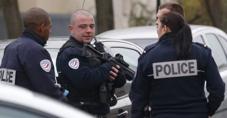 Francuska policija pronašla još eksploziva nakon pretresa u blizini Pariza