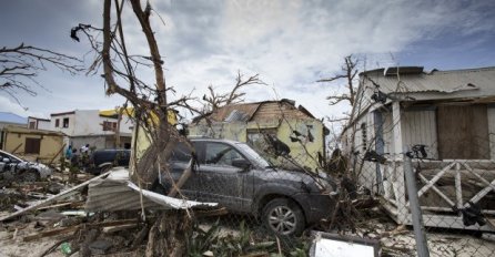 PANIKA U SAD, NAREĐENA HITNA EVAKUACIJA POLA MILIONA LJUDI: Uragan Irma nastavlja da RAZARA!