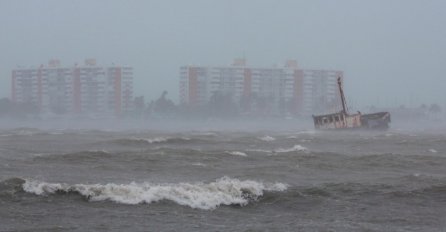 DRAMATIČAN APEL, URAGAN NOSI SVE PRED SOBOM: Pronađite sklonište ODMAH! (VIDEO)
