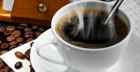Pijete kafu "na prazan želudac"? Evo zašto to nikako nije zdravo! 