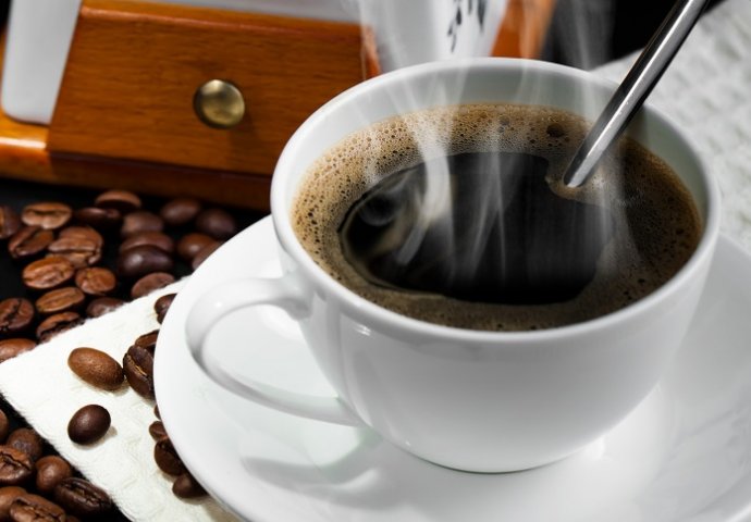 Pijete kafu "na prazan želudac"? Evo zašto to nikako nije zdravo! 
