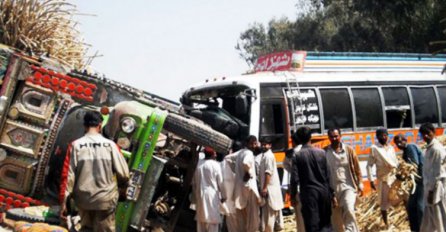 HOROR: U stravičnom sudaru kamiona i kombija POGINULO DESET ČLANOVA JEDNE PORODICE!