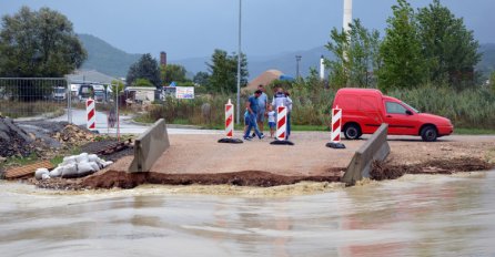VELIKO NEVRIJEME U REGIONU: Obilna kiša i poplave, vatrogasci ispumpavaju vodu iz zgrada