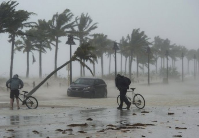 URAGAN IRMA OPUSTOŠIO FLORIDU/  Iz Islamske zajednice Bošnjaka za Novi.ba: Najgori dio uragana je prošao pored nas, naši ljudi su na sigurnom