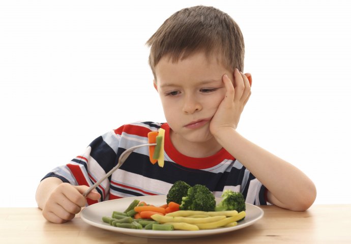 MUKE SVAKOG RODITELJA: Ovako će dijete pojesti i povrće u obrocima! 