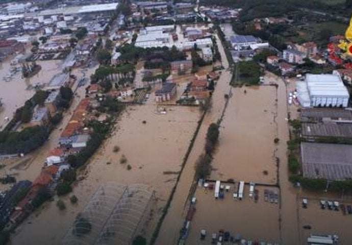 RASTE BROJ POGINULIH ITALIJANSKOM GRADU: Poplave odnijele 7 života!