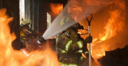 SVIJEĆA IZAZVALA TRAGEDIJU? Ostali bez struje zbog nevremena, upalili svijeću, pa poginuli!