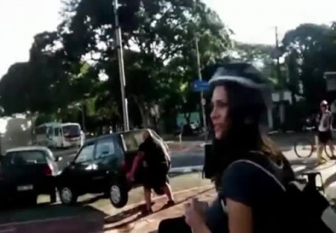 DRUGI PUT ĆE DOBRO RAZMISLITI: Parkirao automobil tačno na biciklističkoj stazi, ali ovo nije očekivao (VIDEO)